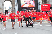 KUnterwegs mit Kinderwagen (Foto. Ingrid Grossmann)